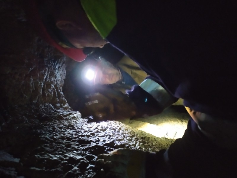 - 63 - Permoníci jsou v řadě za sebou.jpg